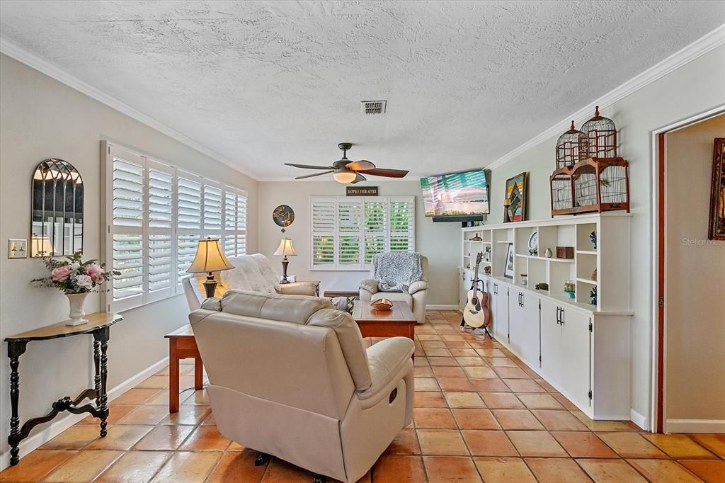 Activo con contrato: $379,000 (2 camas, 1 baños, 1445 Pies cuadrados)