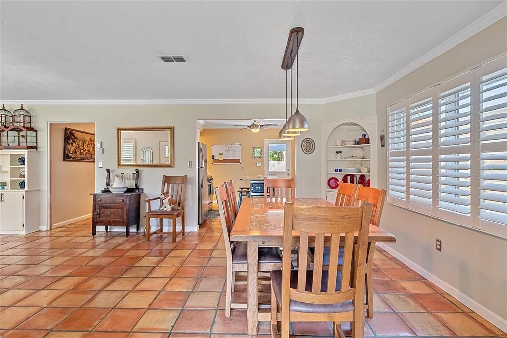 Activo con contrato: $379,000 (2 camas, 1 baños, 1445 Pies cuadrados)