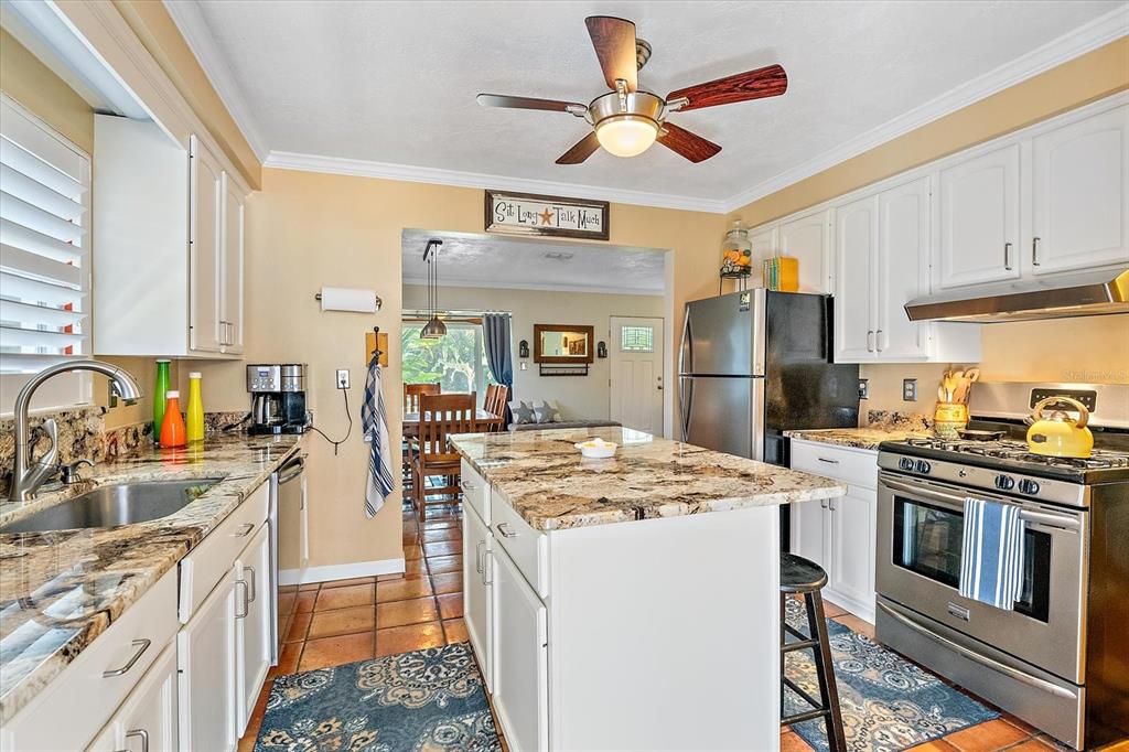 Activo con contrato: $379,000 (2 camas, 1 baños, 1445 Pies cuadrados)