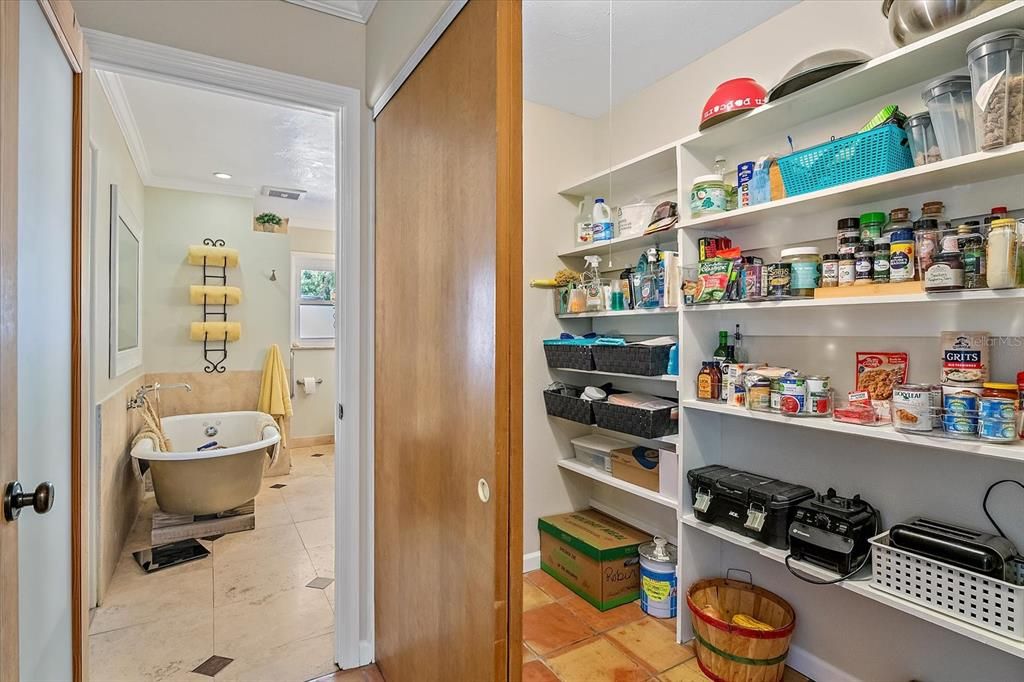 Activo con contrato: $379,000 (2 camas, 1 baños, 1445 Pies cuadrados)