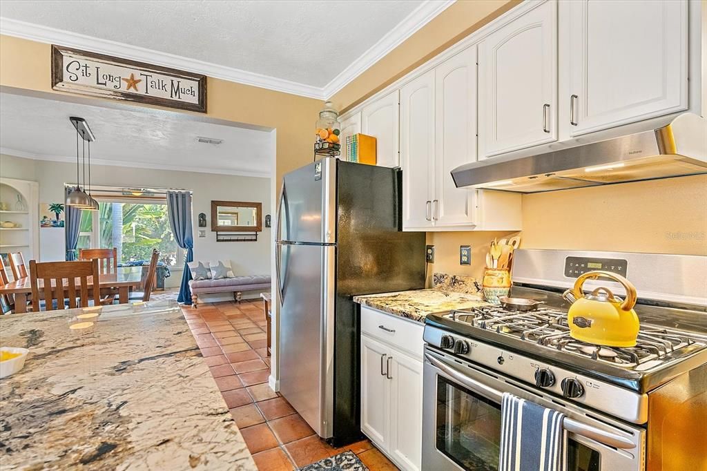 Activo con contrato: $379,000 (2 camas, 1 baños, 1445 Pies cuadrados)