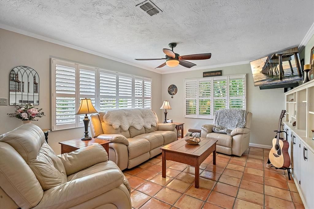 Activo con contrato: $379,000 (2 camas, 1 baños, 1445 Pies cuadrados)