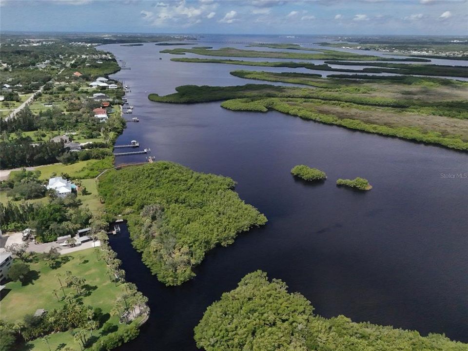 For Sale: $139,000 (2 beds, 2 baths, 832 Square Feet)