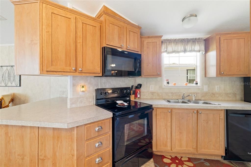 For Sale: $139,000 (2 beds, 2 baths, 832 Square Feet)