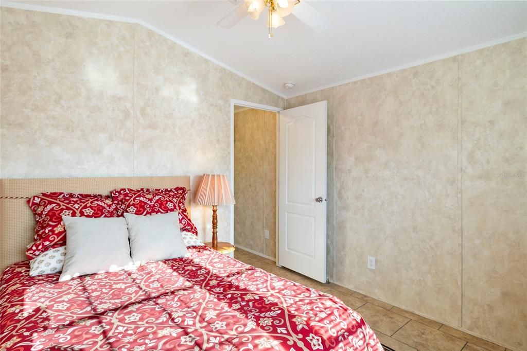 For Sale: $139,000 (2 beds, 2 baths, 832 Square Feet)