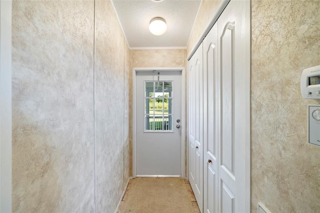 For Sale: $139,000 (2 beds, 2 baths, 832 Square Feet)