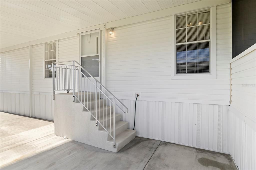 For Sale: $139,000 (2 beds, 2 baths, 832 Square Feet)