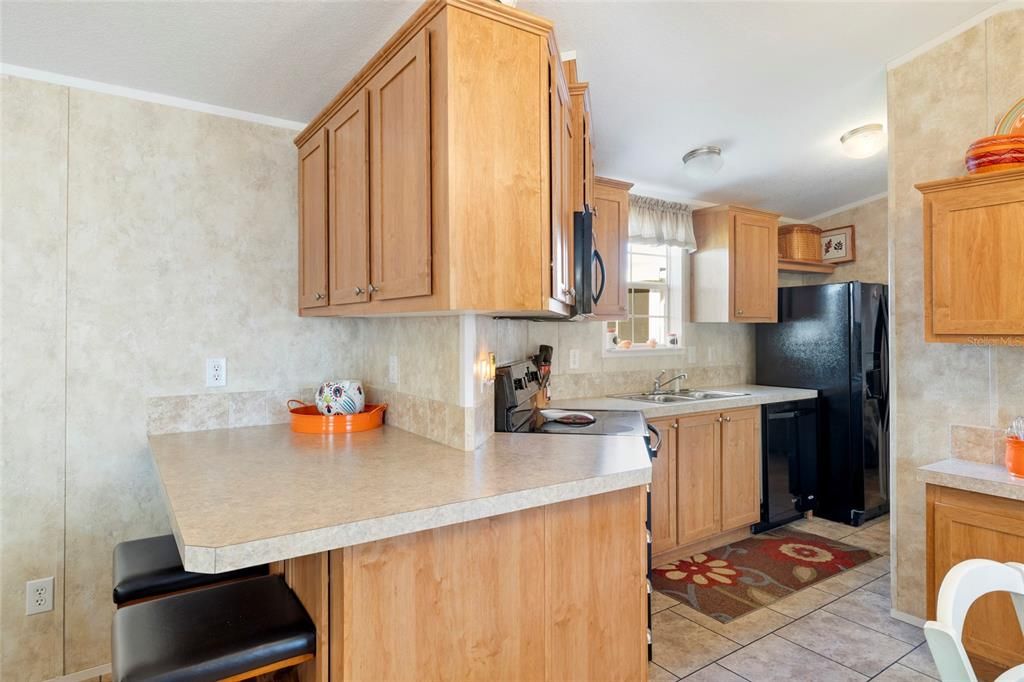 For Sale: $139,000 (2 beds, 2 baths, 832 Square Feet)