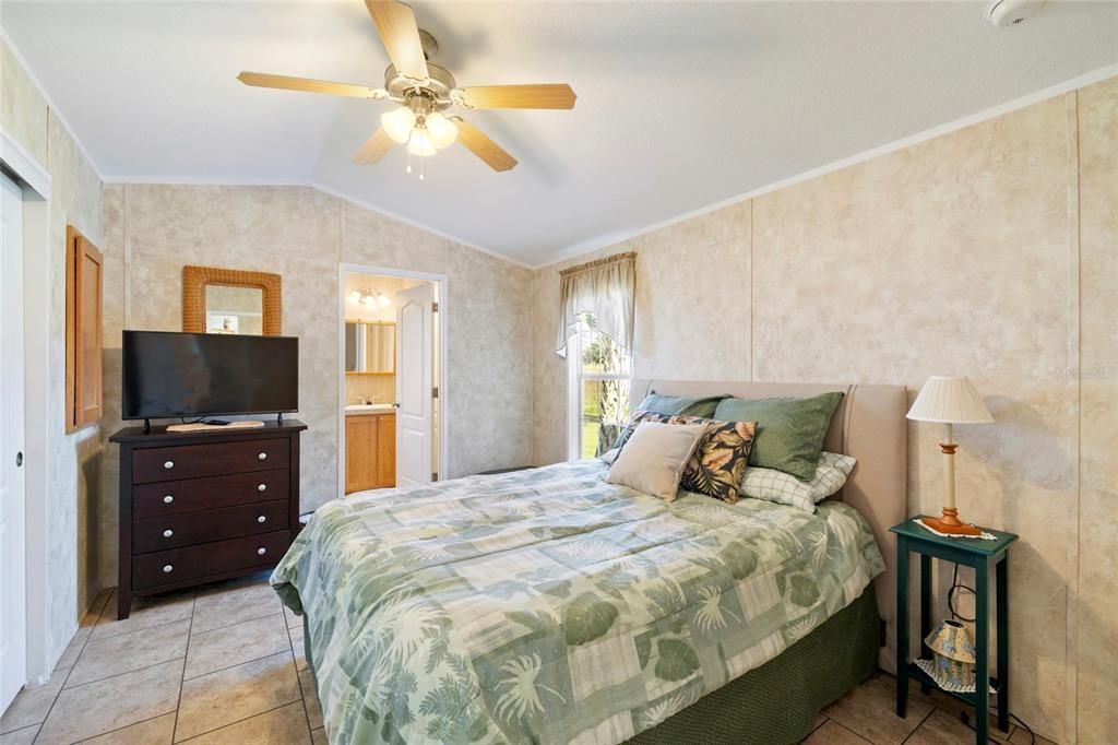 For Sale: $139,000 (2 beds, 2 baths, 832 Square Feet)