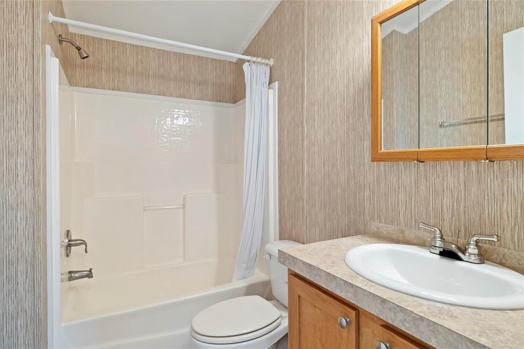For Sale: $139,000 (2 beds, 2 baths, 832 Square Feet)