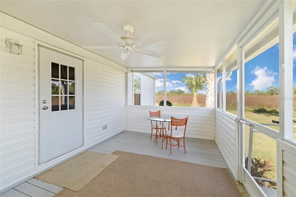 For Sale: $139,000 (2 beds, 2 baths, 832 Square Feet)