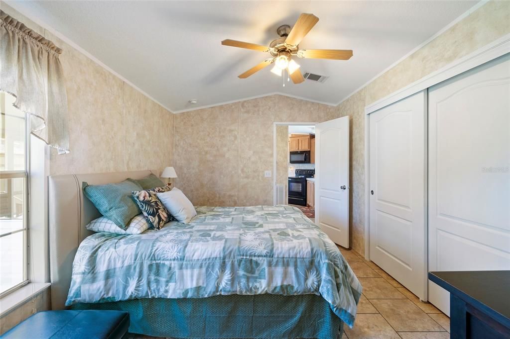 For Sale: $139,000 (2 beds, 2 baths, 832 Square Feet)