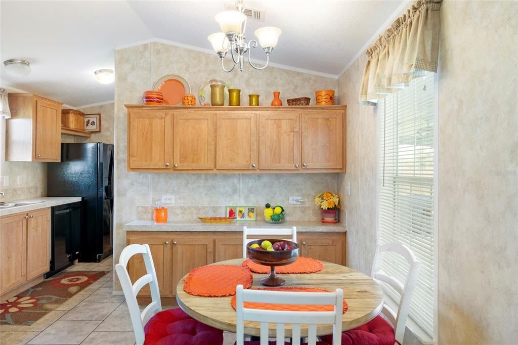 For Sale: $139,000 (2 beds, 2 baths, 832 Square Feet)
