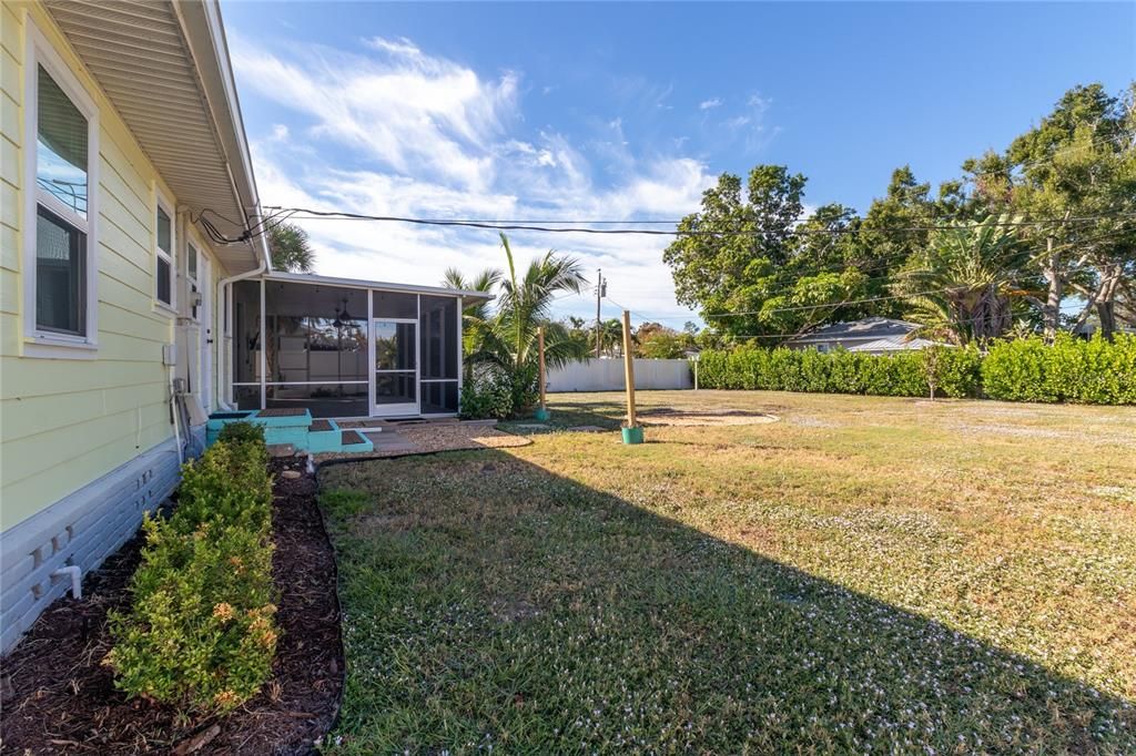 合同活跃: $460,000 (3 贝兹, 1 浴室, 1638 平方英尺)