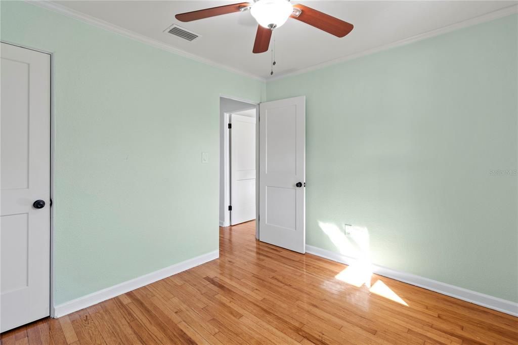 合同活跃: $460,000 (3 贝兹, 1 浴室, 1638 平方英尺)