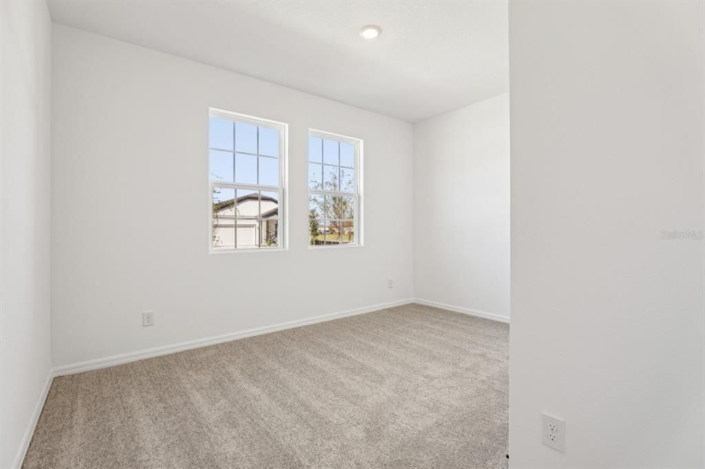 合同活跃: $499,990 (4 贝兹, 3 浴室, 2226 平方英尺)