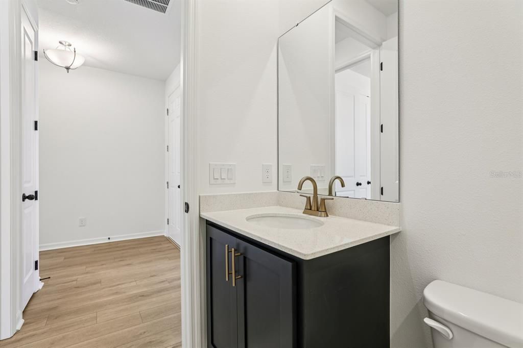 合同活跃: $499,990 (4 贝兹, 3 浴室, 2226 平方英尺)