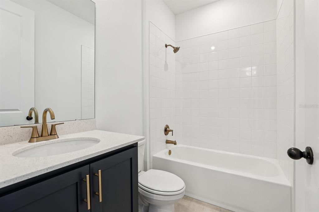 合同活跃: $499,990 (4 贝兹, 3 浴室, 2226 平方英尺)