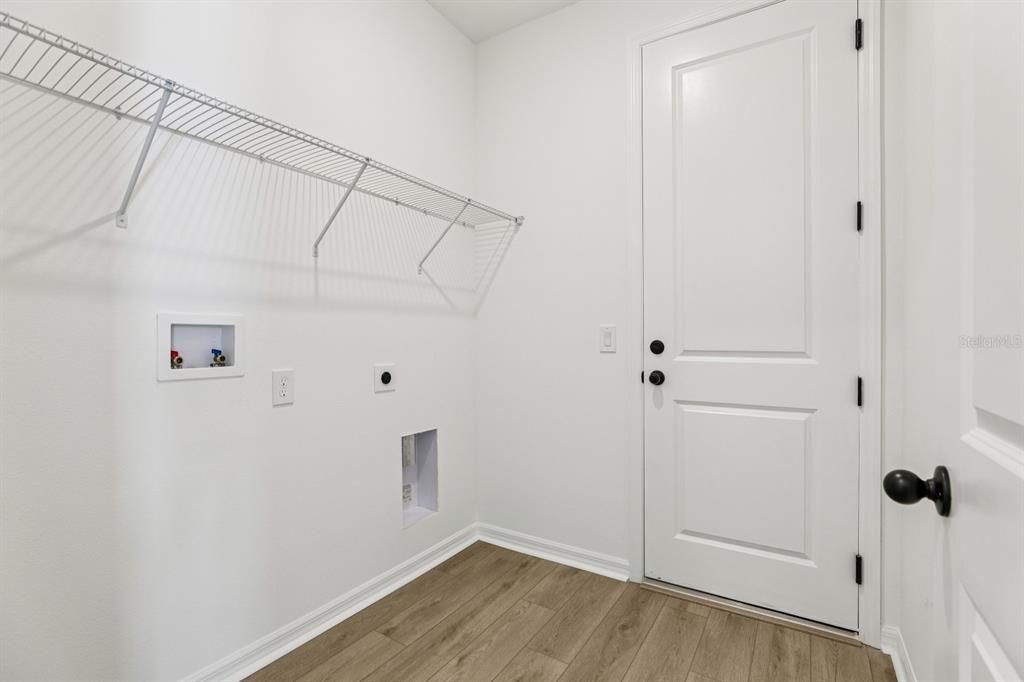 合同活跃: $499,990 (4 贝兹, 3 浴室, 2226 平方英尺)