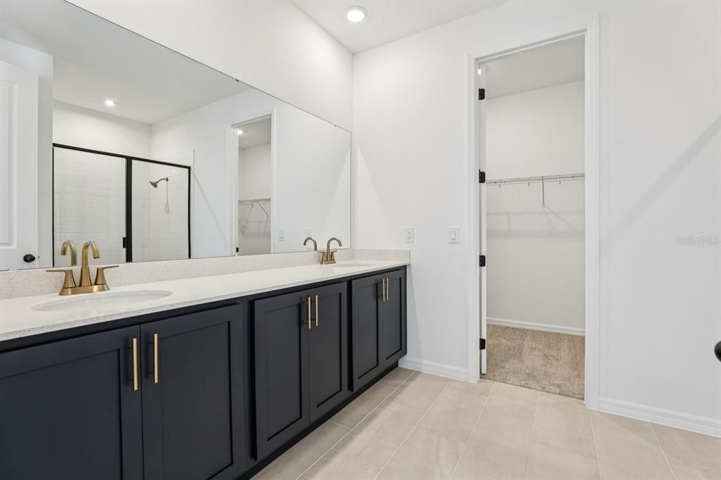 合同活跃: $499,990 (4 贝兹, 3 浴室, 2226 平方英尺)