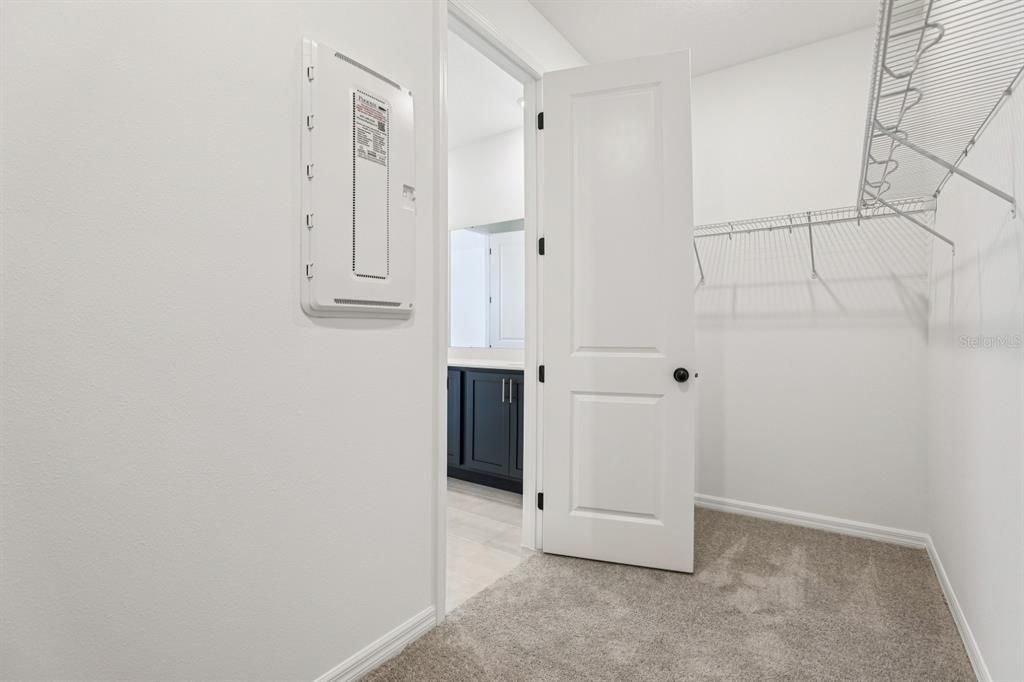 合同活跃: $499,990 (4 贝兹, 3 浴室, 2226 平方英尺)