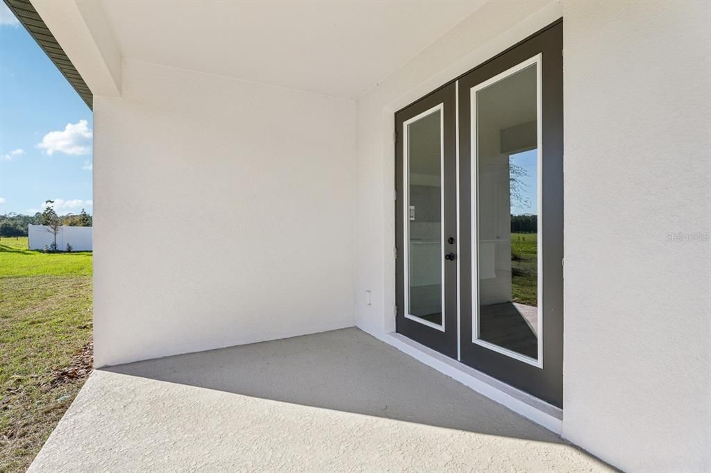 合同活跃: $499,990 (4 贝兹, 3 浴室, 2226 平方英尺)