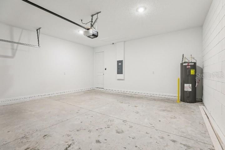 合同活跃: $499,990 (4 贝兹, 3 浴室, 2226 平方英尺)