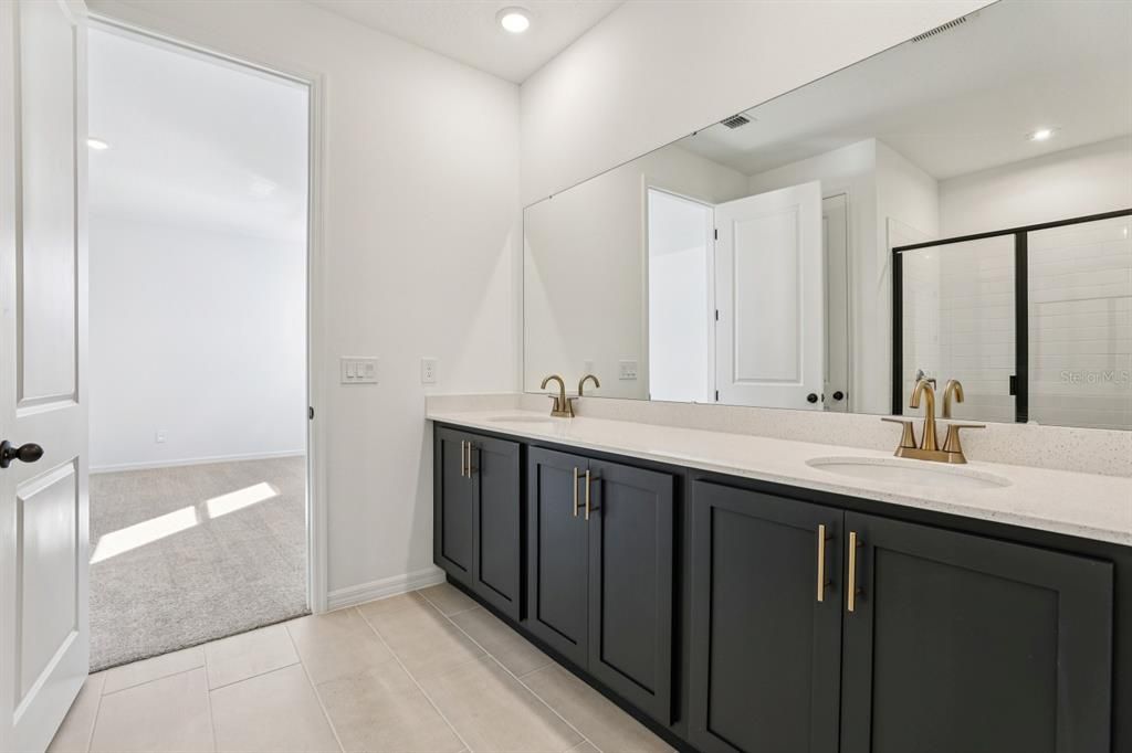 合同活跃: $499,990 (4 贝兹, 3 浴室, 2226 平方英尺)