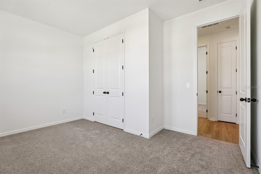 合同活跃: $499,990 (4 贝兹, 3 浴室, 2226 平方英尺)