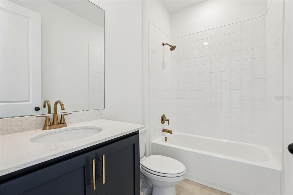 合同活跃: $499,990 (4 贝兹, 3 浴室, 2226 平方英尺)