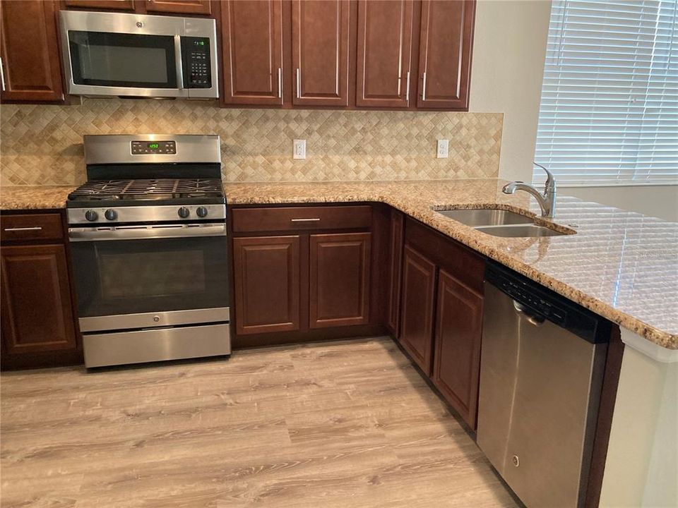 For Sale: $429,900 (4 beds, 2 baths, 1932 Square Feet)