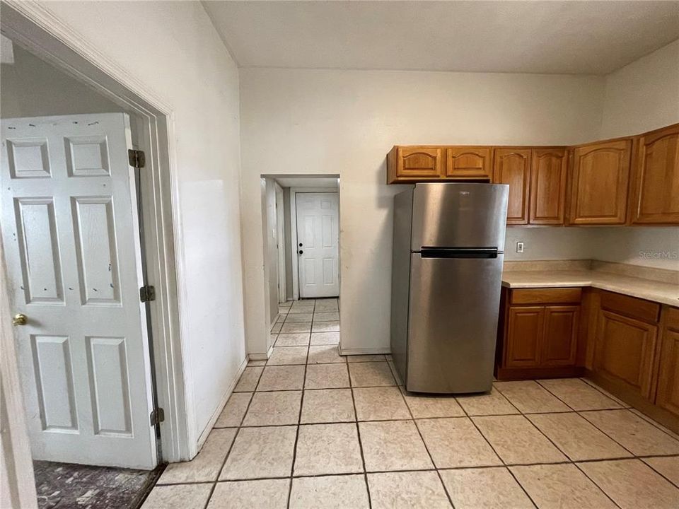 合同活跃: $299,000 (3 贝兹, 2 浴室, 1281 平方英尺)