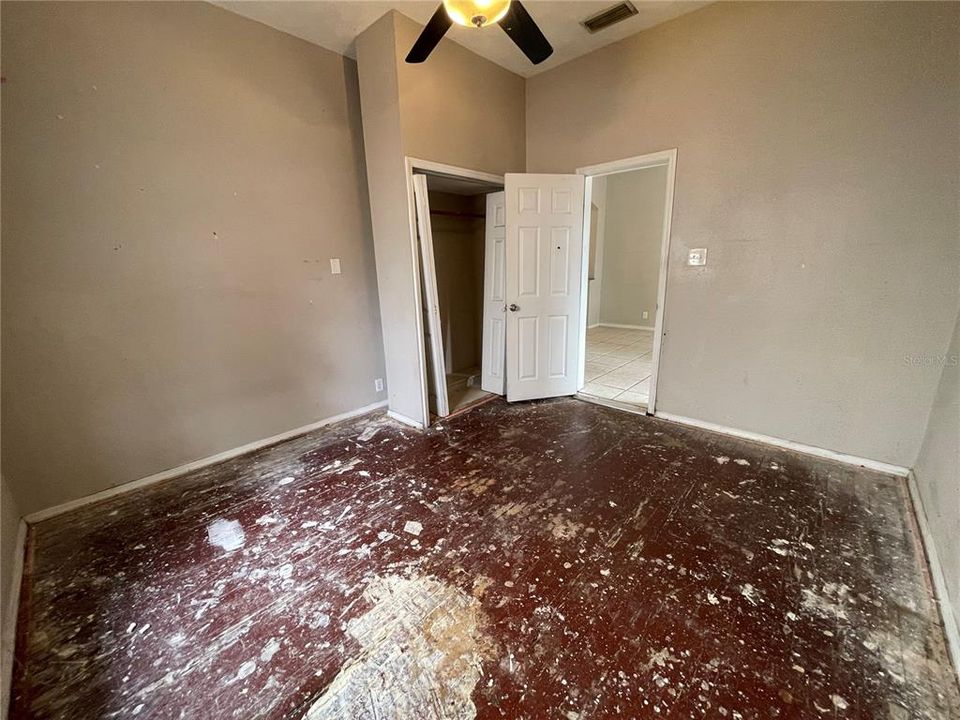 合同活跃: $299,000 (3 贝兹, 2 浴室, 1281 平方英尺)