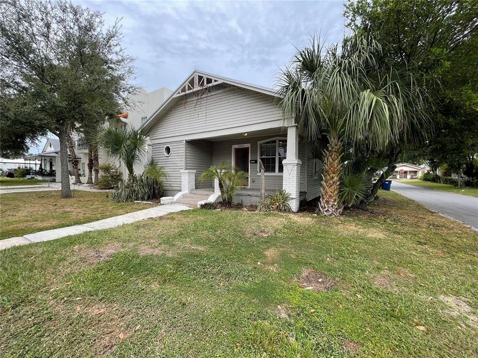 合同活跃: $299,000 (3 贝兹, 2 浴室, 1281 平方英尺)