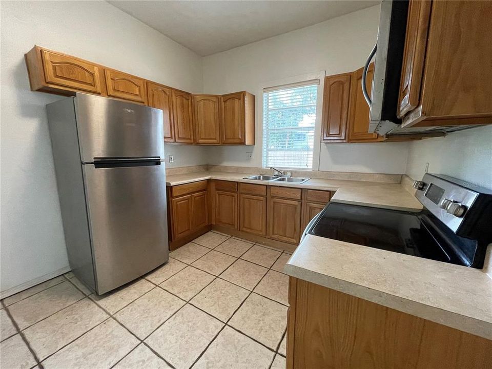 合同活跃: $299,000 (3 贝兹, 2 浴室, 1281 平方英尺)