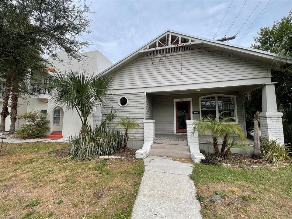 合同活跃: $299,000 (3 贝兹, 2 浴室, 1281 平方英尺)