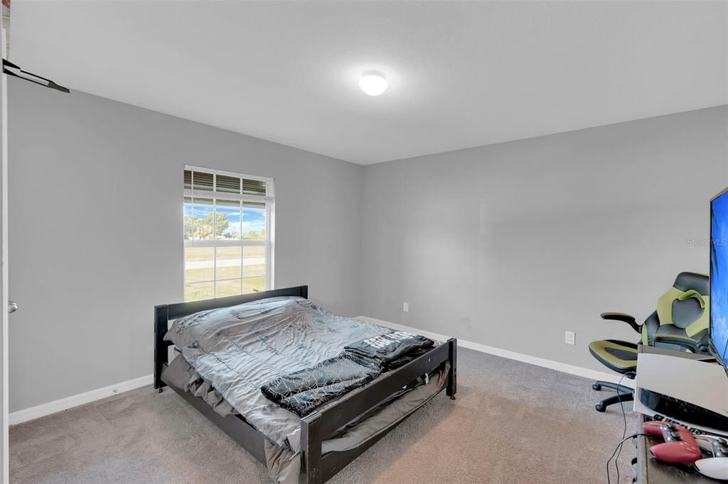 合同活跃: $314,900 (4 贝兹, 2 浴室, 1830 平方英尺)