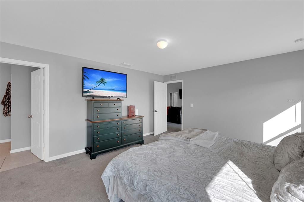 合同活跃: $314,900 (4 贝兹, 2 浴室, 1830 平方英尺)