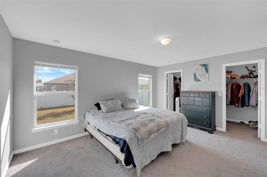 合同活跃: $314,900 (4 贝兹, 2 浴室, 1830 平方英尺)