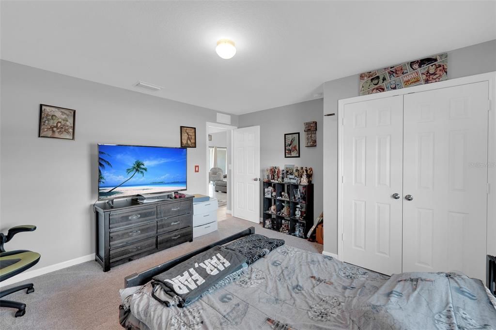 合同活跃: $314,900 (4 贝兹, 2 浴室, 1830 平方英尺)