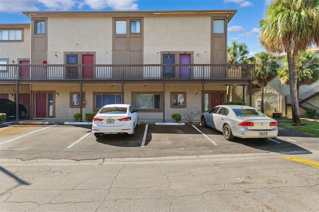 For Sale: $165,000 (1 beds, 1 baths, 988 Square Feet)