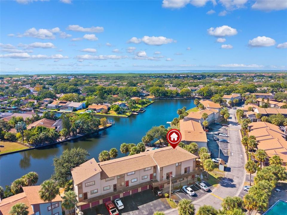 For Sale: $165,000 (1 beds, 1 baths, 988 Square Feet)