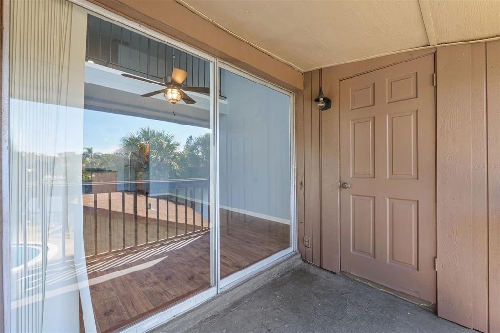 For Sale: $165,000 (1 beds, 1 baths, 988 Square Feet)