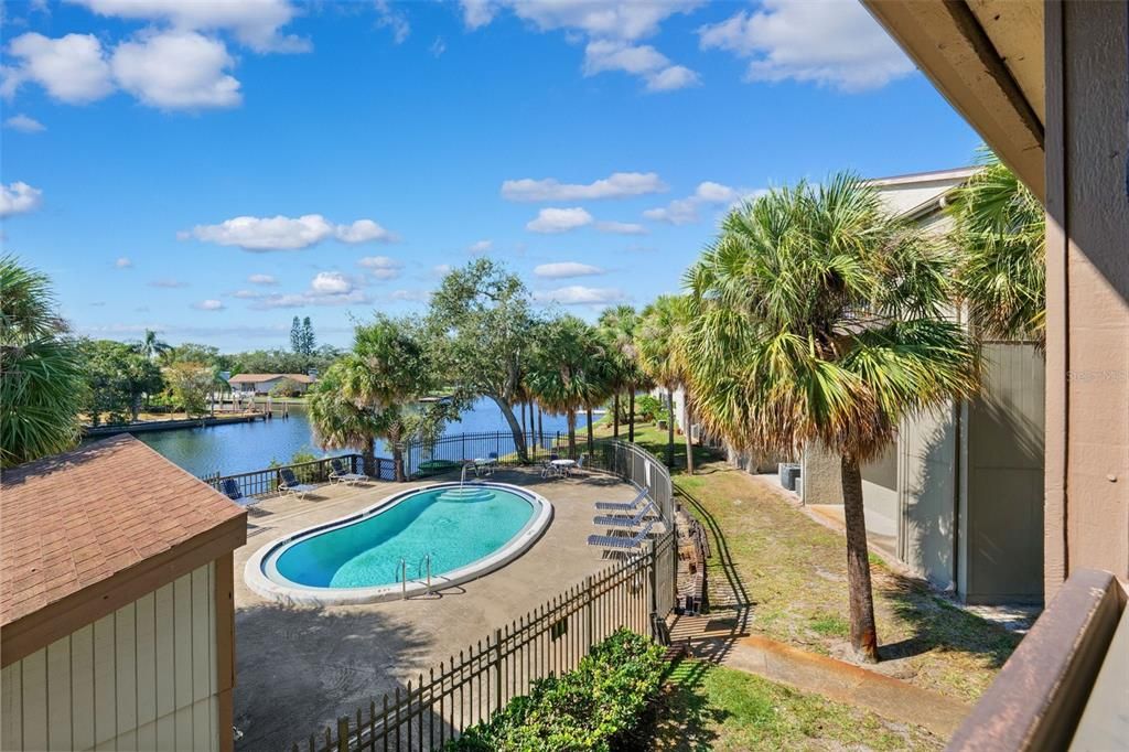 For Sale: $165,000 (1 beds, 1 baths, 988 Square Feet)