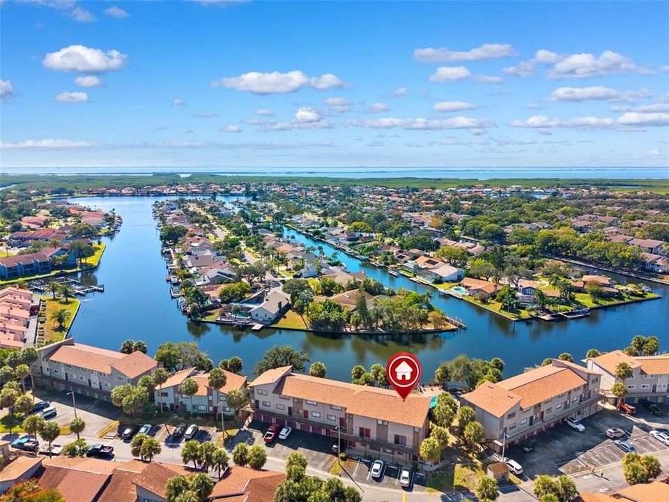 For Sale: $165,000 (1 beds, 1 baths, 988 Square Feet)