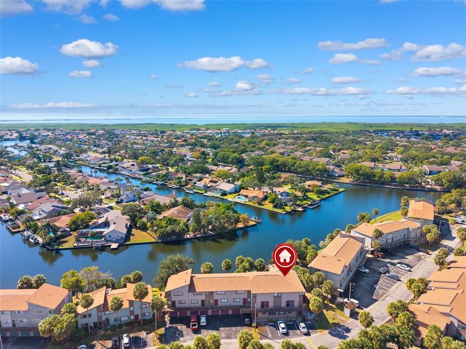 For Sale: $165,000 (1 beds, 1 baths, 988 Square Feet)