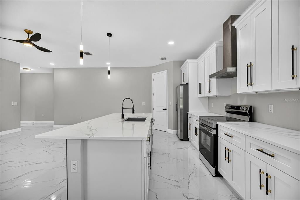 待售: $595,000 (4 贝兹, 3 浴室, 2333 平方英尺)