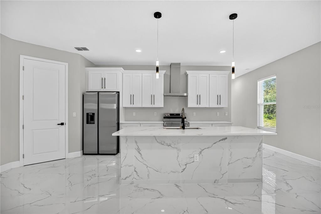 待售: $595,000 (4 贝兹, 3 浴室, 2333 平方英尺)