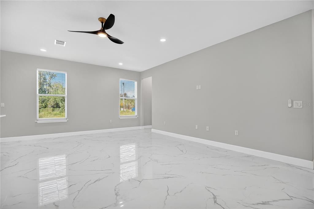 待售: $595,000 (4 贝兹, 3 浴室, 2333 平方英尺)