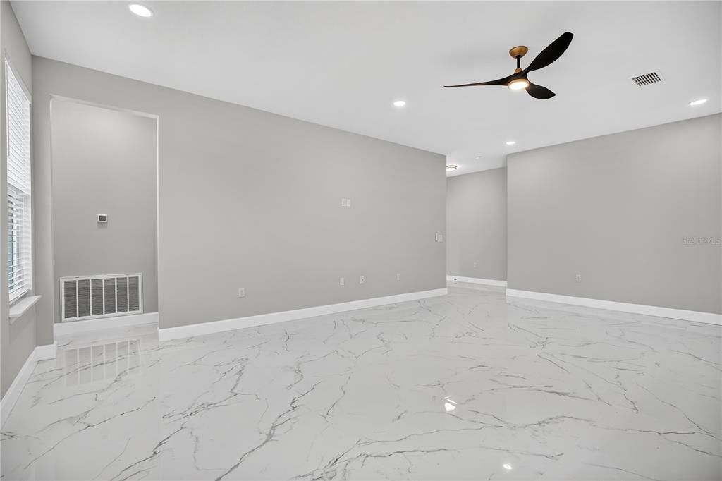 待售: $595,000 (4 贝兹, 3 浴室, 2333 平方英尺)